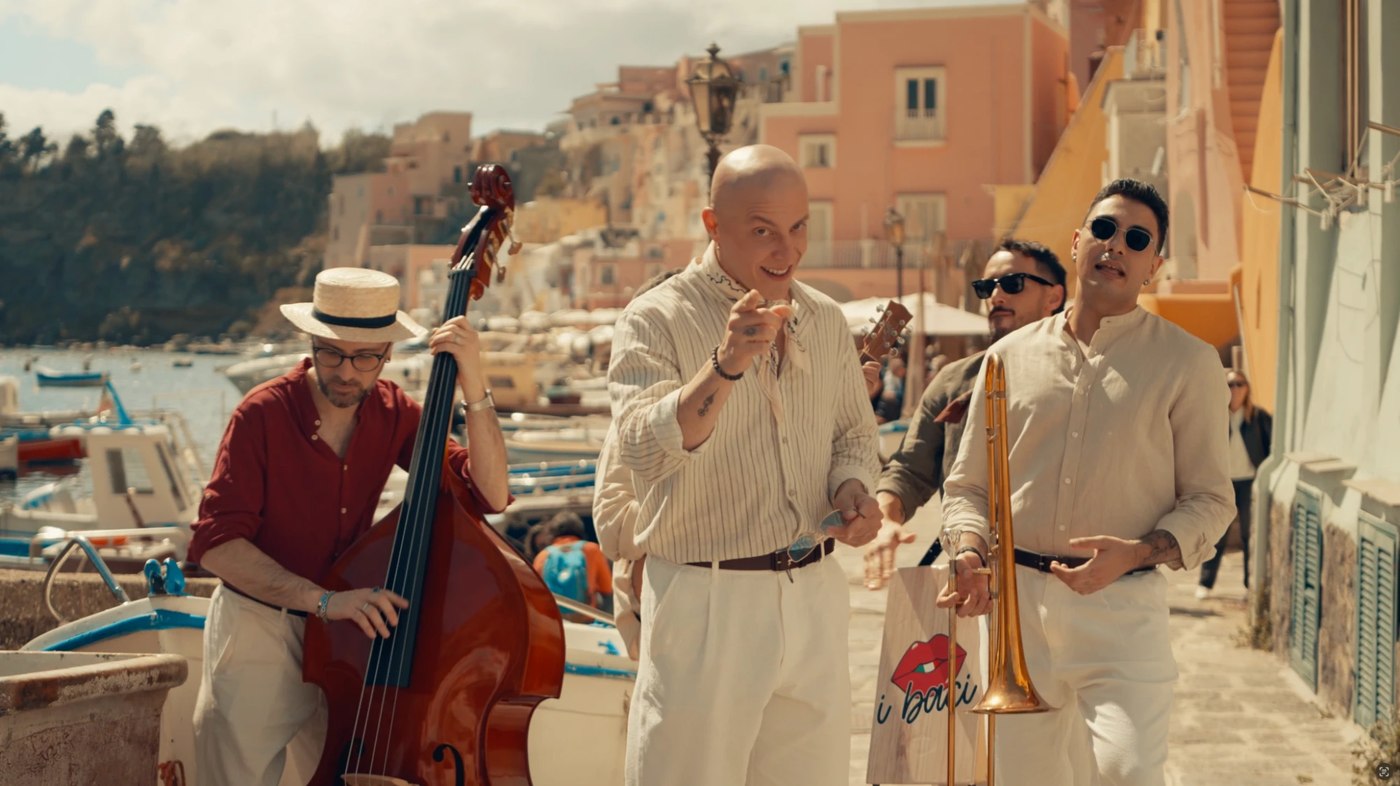 i Baci performing on the Amalfi coast